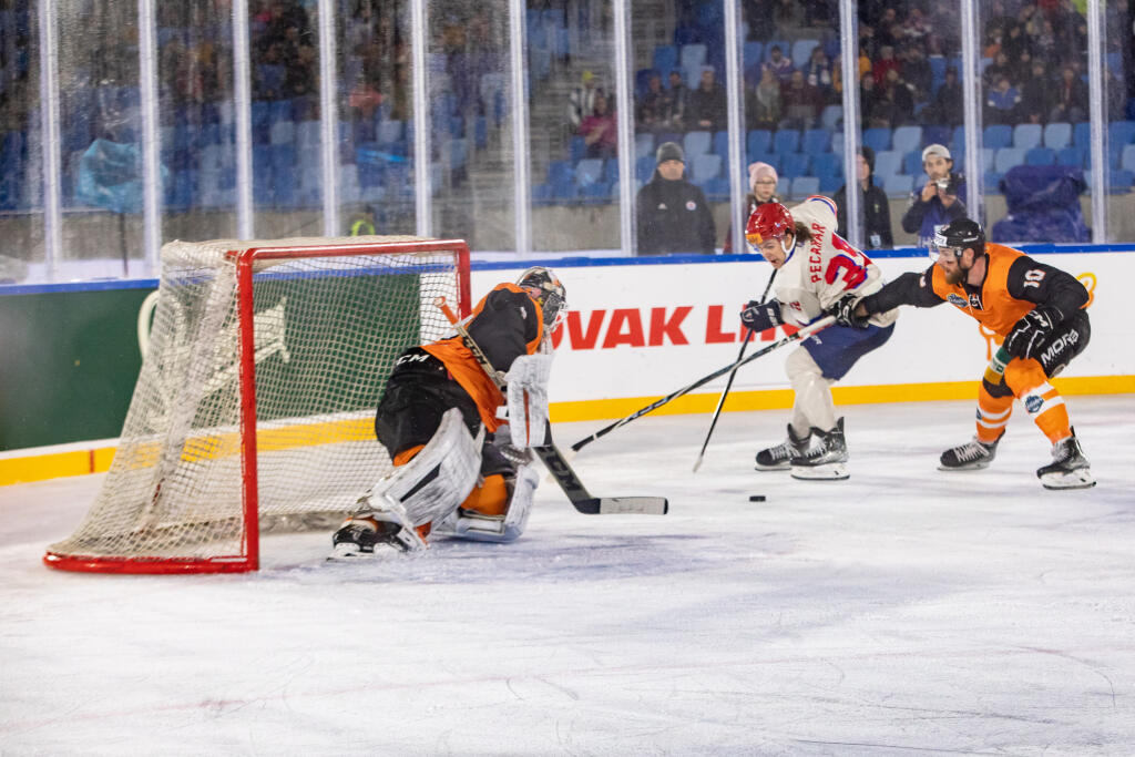 Hokejový zápas medzi HC Slovan a Košice (Winter games)