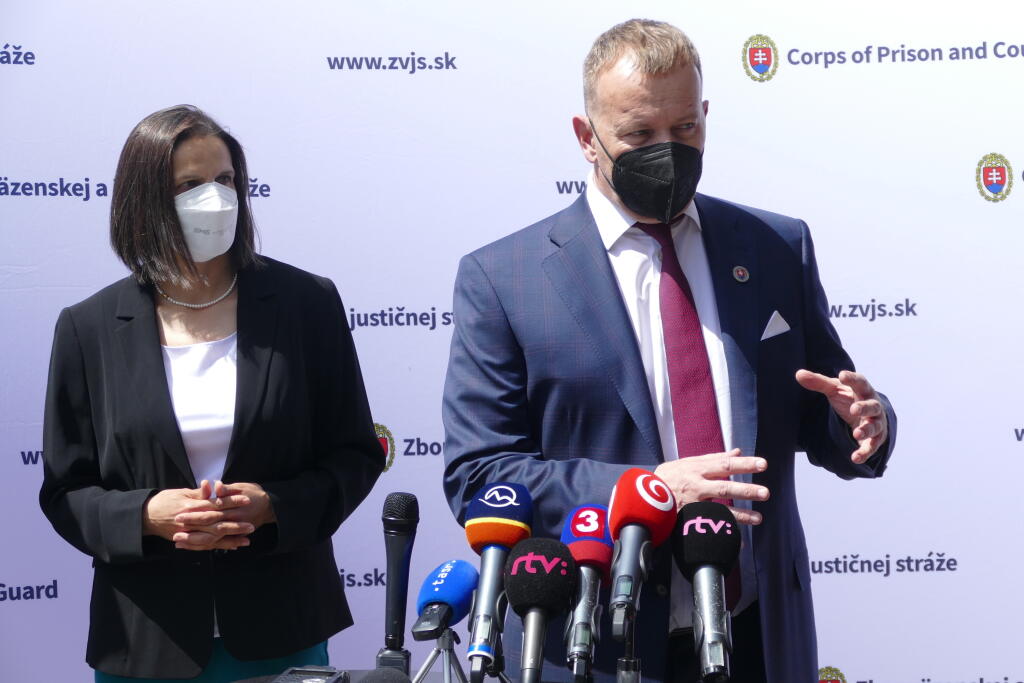 Na snímke vľavo ministerka spravodlivosti SR Mária Kolíková a predseda NR SR Boris Kollár. FOTO TASR - Erika Ďurčová