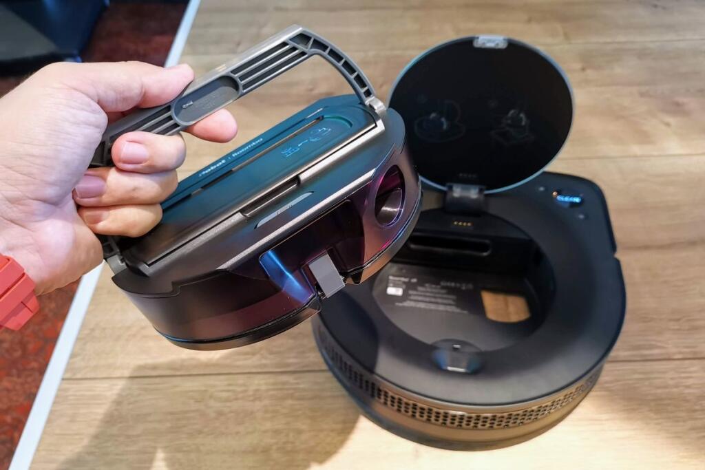 Toto ani nie je nutné, Roomba s9+ sa vie vyprázdniť sama
