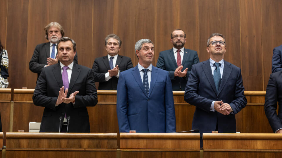 Poslanci parlamentu otvorili 51. schôdzu uctením pamiatky zosnulého speváka Karla Gotta.