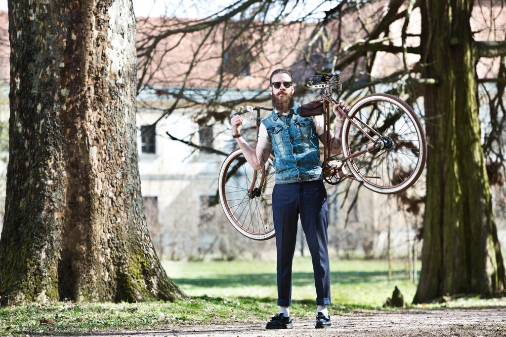 EgRiders Ewžen - človek, ktorý repasuje staré bicykle
Jeho kúsky má aj Peter Sagan a Dominika Cibulková