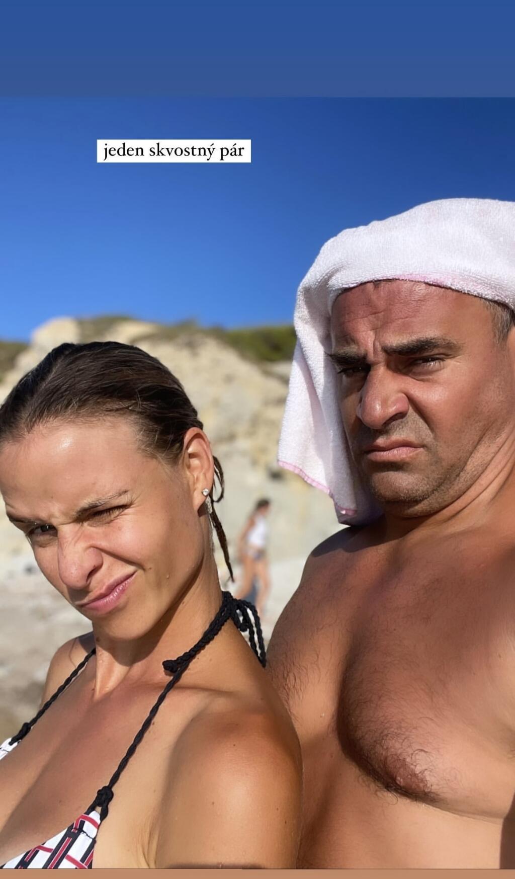 Nela a Filip si užívajú dovolenku.