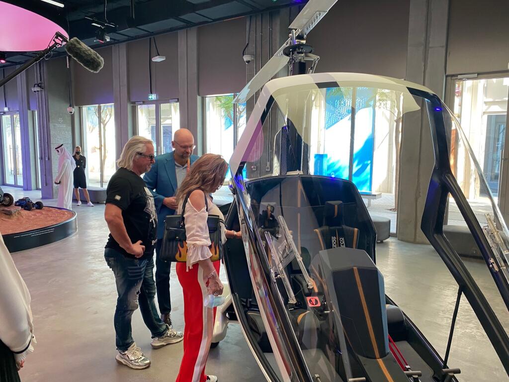 Geissen accompanied by Richard Sulík at EXPO 2020