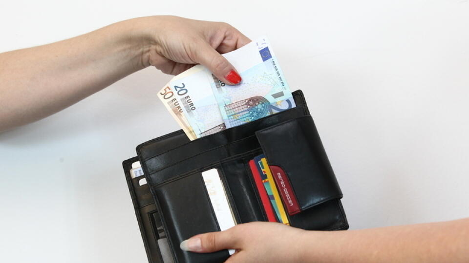 Еще один крупный банк меняет свой прейскурант: будет добавлена новая плата! За что клиенты будут платить 10 евро?
