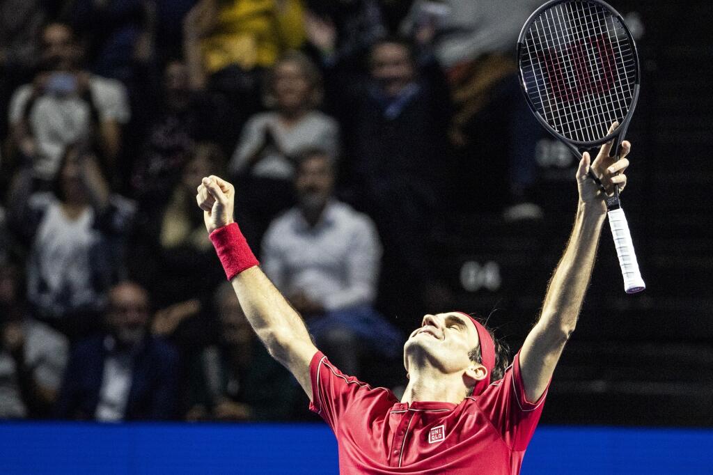 Roger Federer v Bazileji oslavuje rekordný 10. titul.