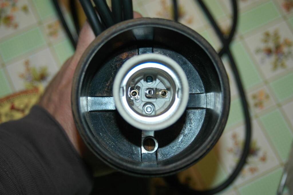 Fotonávod: Ako vytuningovať staré dielenské lampy.