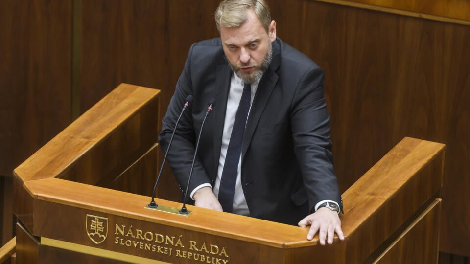 Začala sa schôdza k programovému vyhláseniu vlády