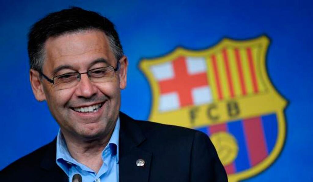 Prezident FC Barcelona Josep Maria Bartomeu má dôvod na úsmev. V ťažkých časoch klubu pomôžu aj hviezdni hráči.