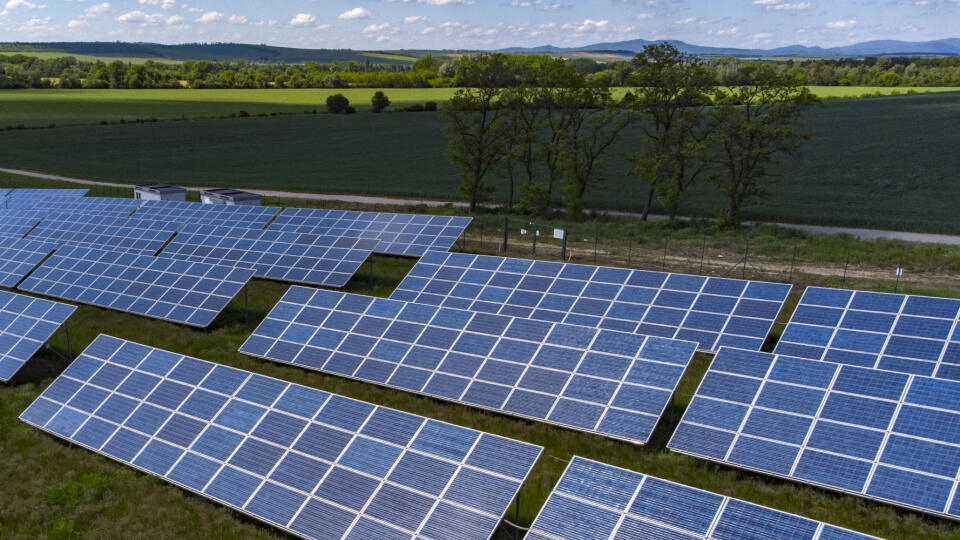 Fotovoltaická elektráreň v blízkosti obce Dolné Lefantovce.