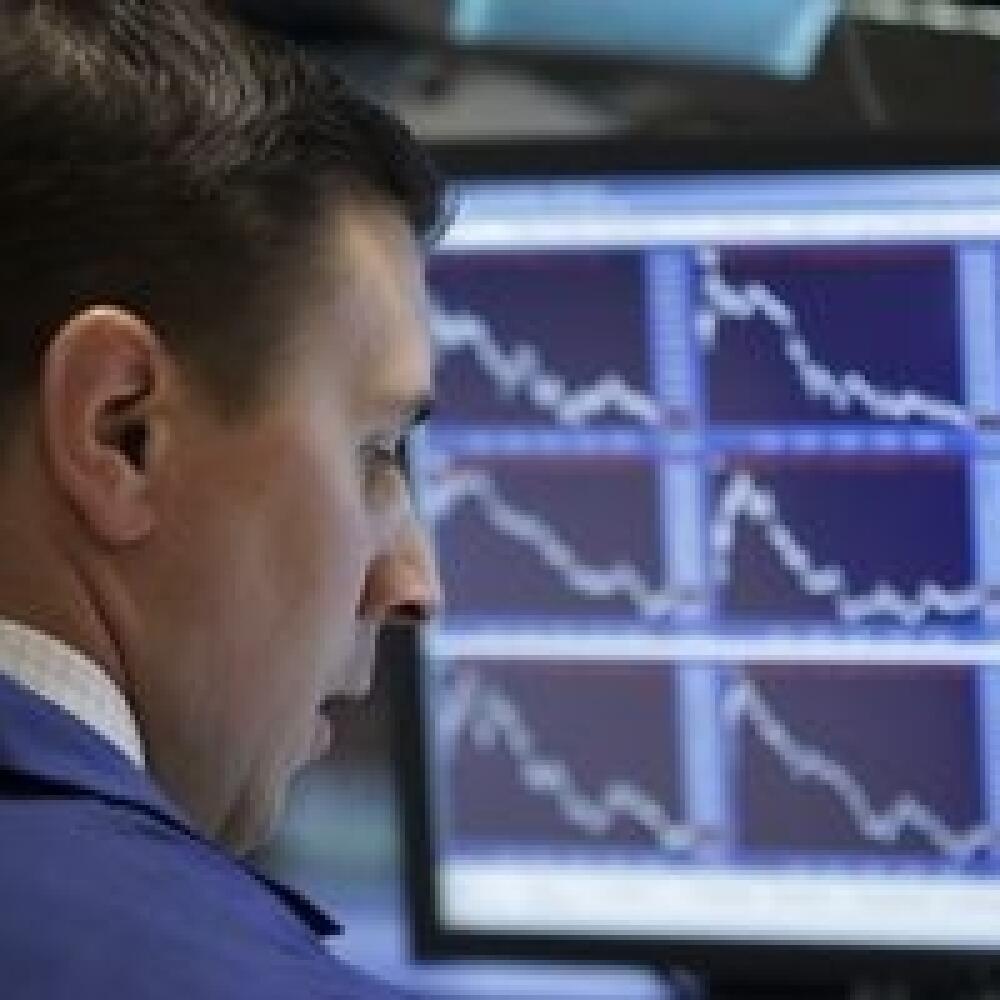 Maklér, monitory, vývoj akciový index