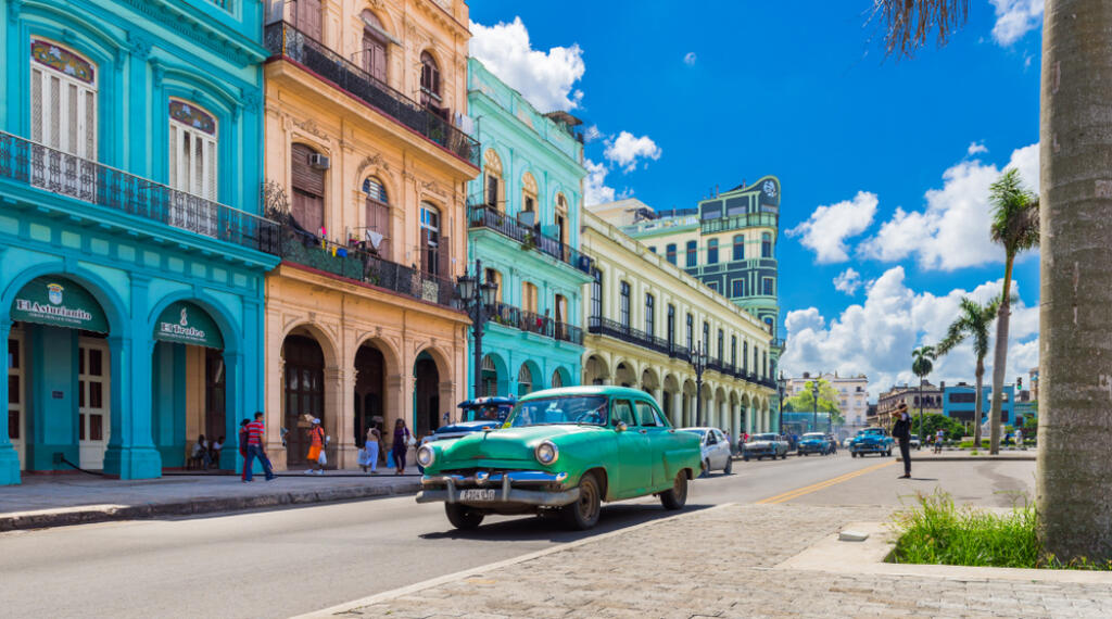 Havana,,Cuba,-,September,14,,2016:,American,Green,Chevrolet,Classic