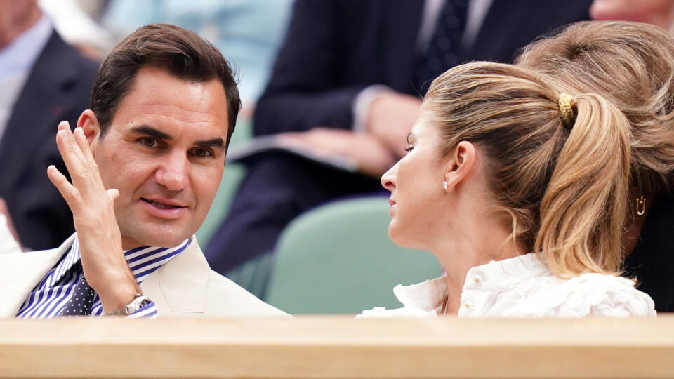 Roger a Mirka Federerovci na tribúne počas tohtoročného Wimbledonu.