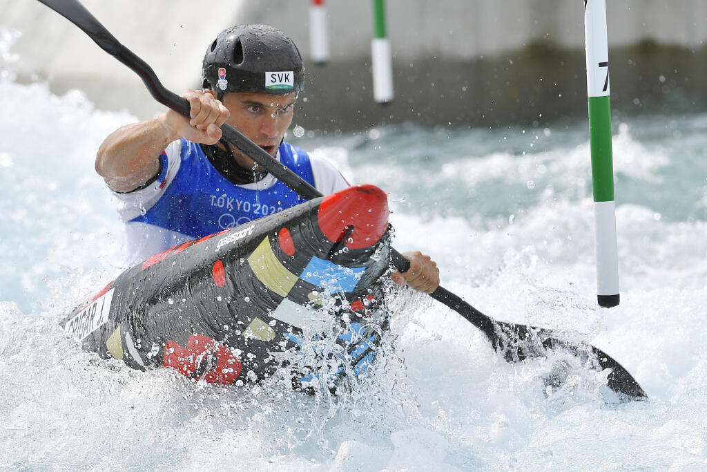 Na snímke slovenský reprezentant vo vodnom slalome Jakub Grigar v semifinálovej jazde kategórie K1 počas XXXII. letných olympijských hier v Tokiu, 30. júla 2021. FOTO TASR - Michal Svítok
