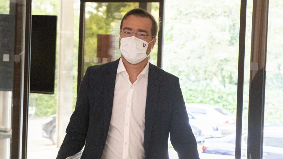 Na snímke minister zdravotníctva SR Marek Krajčí prichádza na rokovanie Hospodárskej a sociálnej rady SR 24. augusta 2020 v Bratislave.
FOTO TASR - Pavel Neubauer
