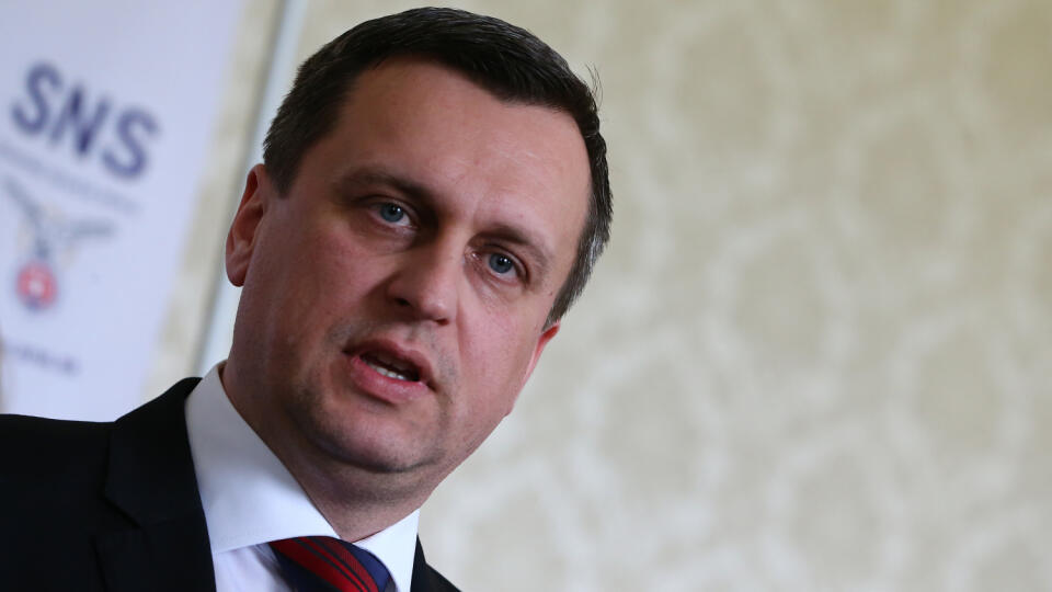 XXII snem Slovenskej Narodnej Strany v priestoroch kastiela v Tomasove. Na snimke je predseda strany Andrej Danko.