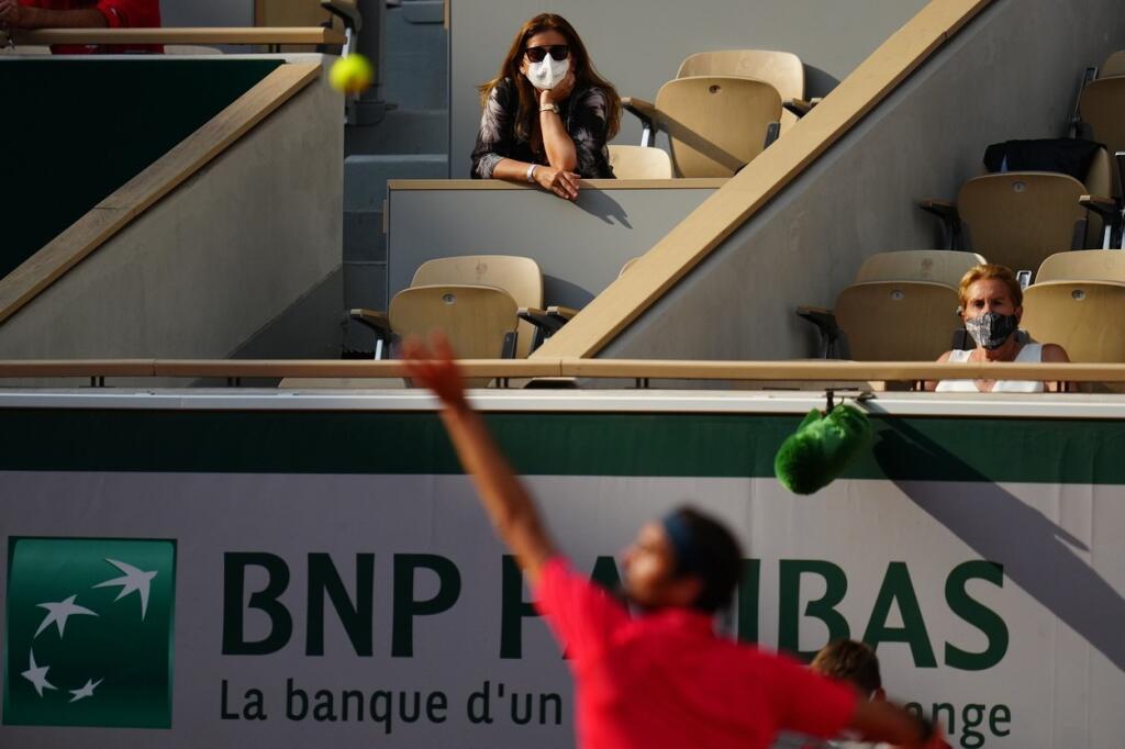 Mirka nahodila slnečné okuliare a respirátor, ale aj tak bola neprehliadnuteľná a bola stredobodom pozornosti.