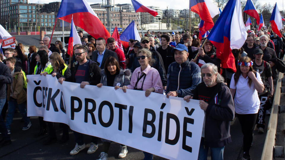 Na snímke pochod Prahou organizovaný v rámci protivládnej demonštrácie Česko proti biede. Praha, 16. apríla 2023. FOTO TASR - Barbora Vizváryová