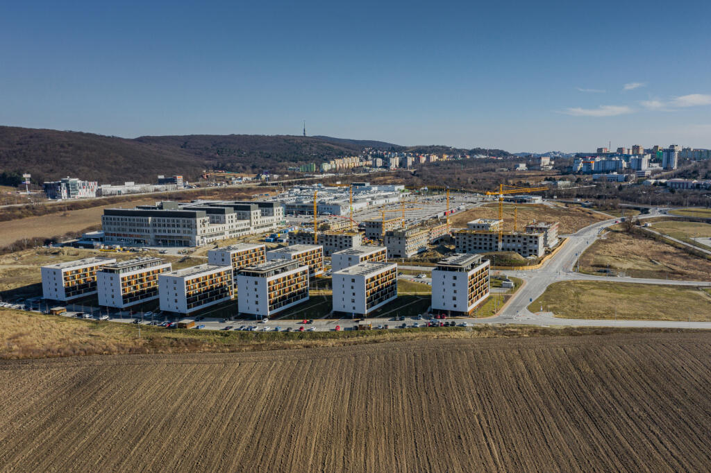 Na leteckej snímke developerský projekt Bory v Bratislave.