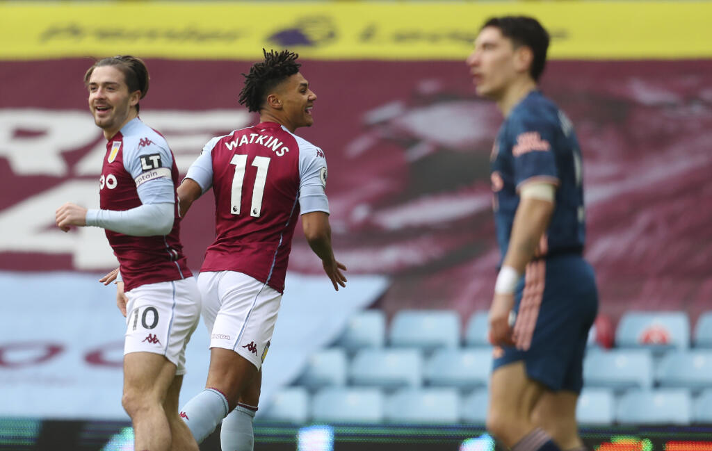 KK52 Birmingham - Futbalista Ollie Watkins (uprostred) z Aston Villy sa teší z gólu v zápase 23. kola anglickej futbalovej Premier League Aston Villa - Arsenal Londýn 6. februára 2021 v Birminghame. FOTO TASR/AP
Aston Villa's Ollie Watkins, center, celebrates after scoring his side's opening goal during the English Premier League soccer match between Aston Villa and Arsenal at Villa Park in Birmingham, England, Saturday, Feb. 6, 2021. (Cath Ivill, Pool via AP)