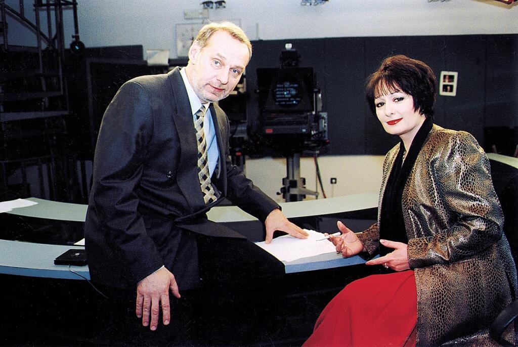 Eva Jurinová hlásila na TV Nova televízne správy spolu s kolegom Zbyňkem Merunkou.