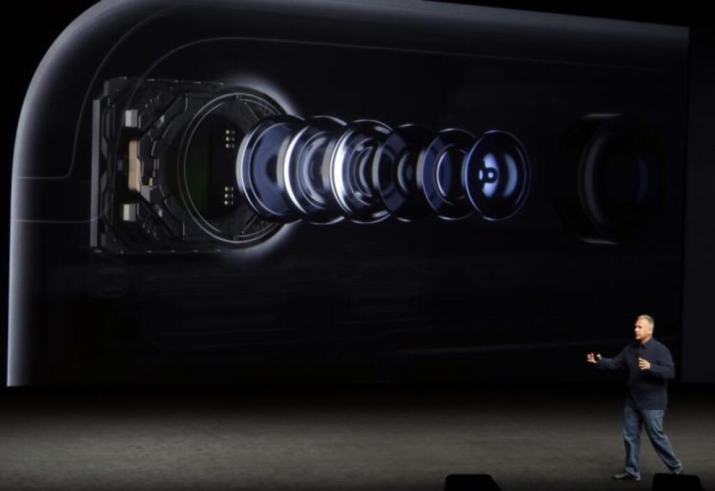 iPhone 7: Vodeodolný, s dvomi kamerami, no bežné slúchadlá nepripojíte