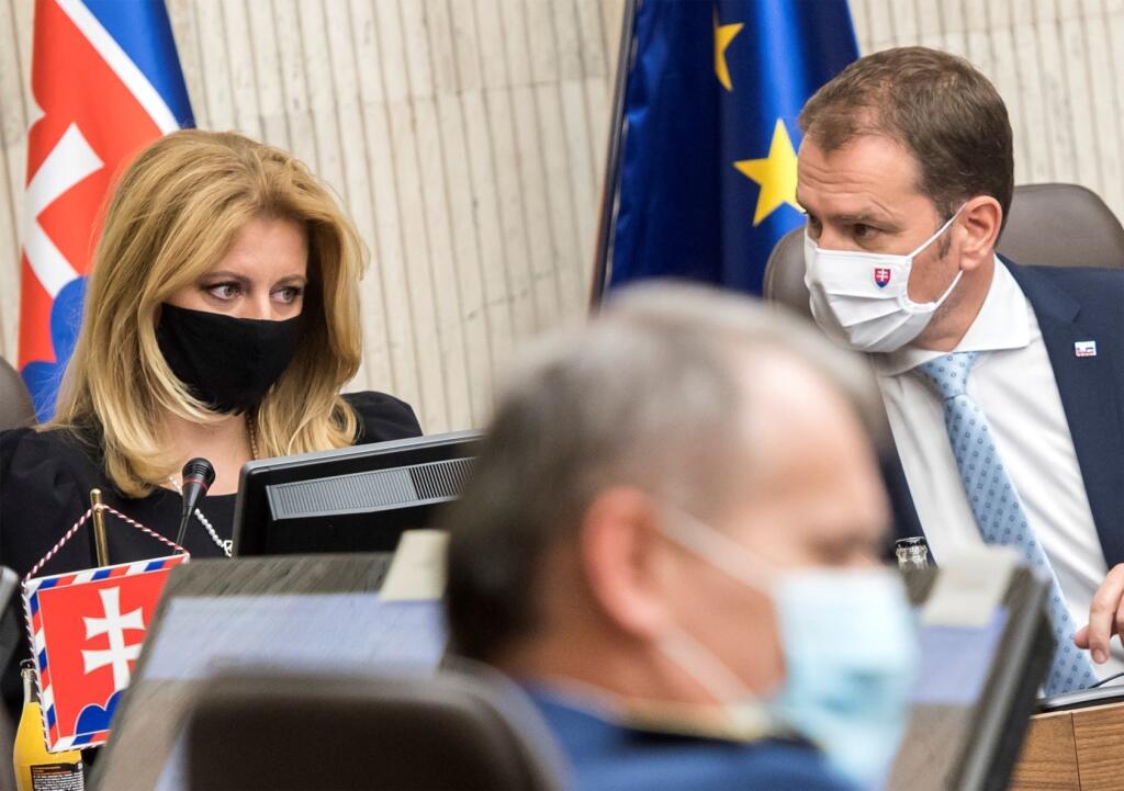 Na snímke vľavo porezidentka SR Zuzana Čaputová a vpravo premiér SR Igor Matovič počas 130. zasadnutia Bezpečnostnej rady SR 20. októbra 2020 v Bratislave.