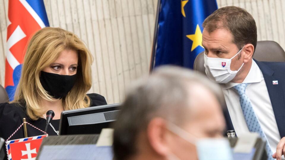 Na snímke vľavo porezidentka SR Zuzana Čaputová a vpravo premiér SR Igor Matovič počas 130. zasadnutia Bezpečnostnej rady SR 20. októbra 2020 v Bratislave.