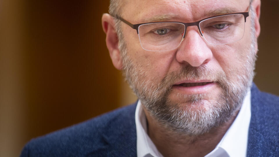 Na snímke minister hospodárstva SR Richard Sulík (SaS) prichádza na rokovanie 81. schôdze vlády SR 26. mája 2022 v Bratislave. FOTO TASR - Jakub Kotian