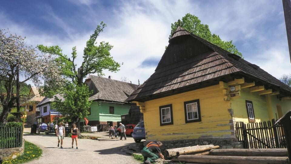 Na úpätí Sidorova sa
stretávajú dva svety:
turistický a domáci.