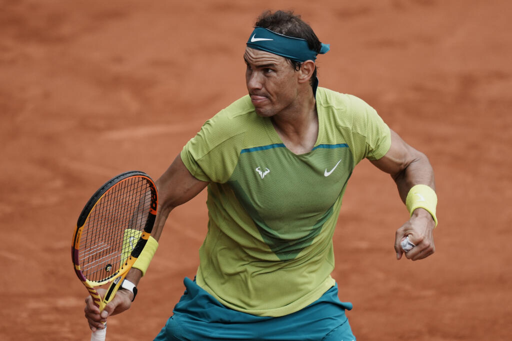 JB 60 Paríž - Španielsky tenista Rafael Nadal oslavuje po výhre prvého setu v zápase proti Nórovi Casperovi Ruudovi vo finále mužskej dvojhry na grandslamovom turnaji Roland Garros v Paríži 5. júna 2022. FOTO TASR/AP
Spain's Rafael Nadal celebrates winning the first set against Norway's Casper Ruud during their final match of the French Open tennis tournament at the Roland Garros stadium Sunday, June 5, 2022 in Paris. (AP Photo/Thibault Camus)