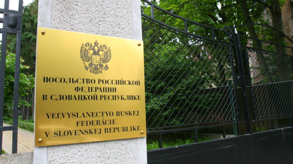 ruská ambasáda, Rusko, tabuľa
veľvyslanectvo ruskej federácie v Slovenskej Republike
29.05.2006
Bratislava
pôvodný súbor:IMG_5027.JPG