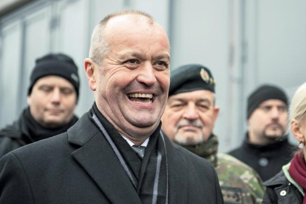 Nákup pod pazuchou SNS: Dankovci obišli zákon, Ficova vláda sa tvári, že nevidí