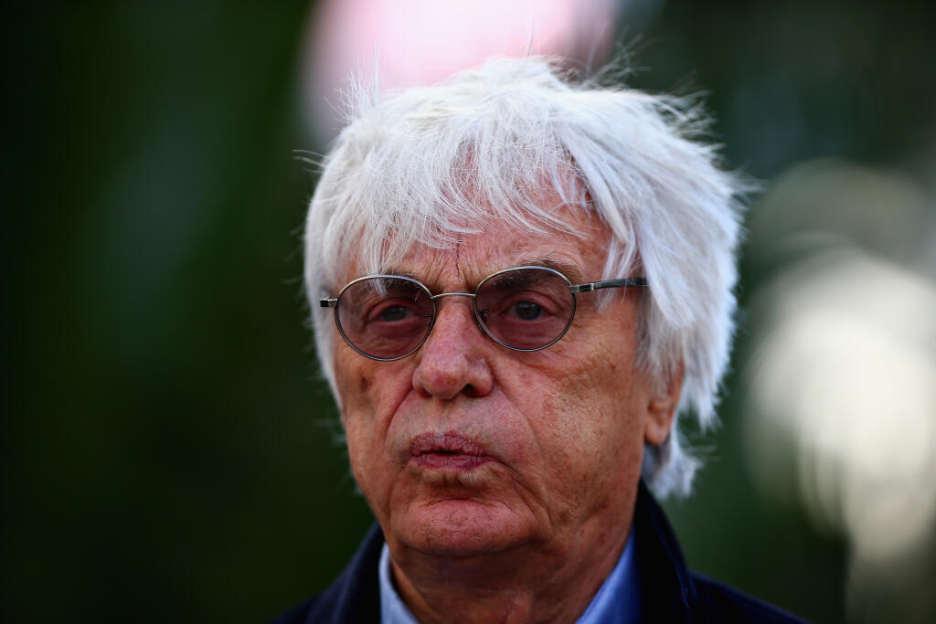 Bývalý šéf formuly 1 Bernie Ecclestone nešetril Ferrari kritikou.