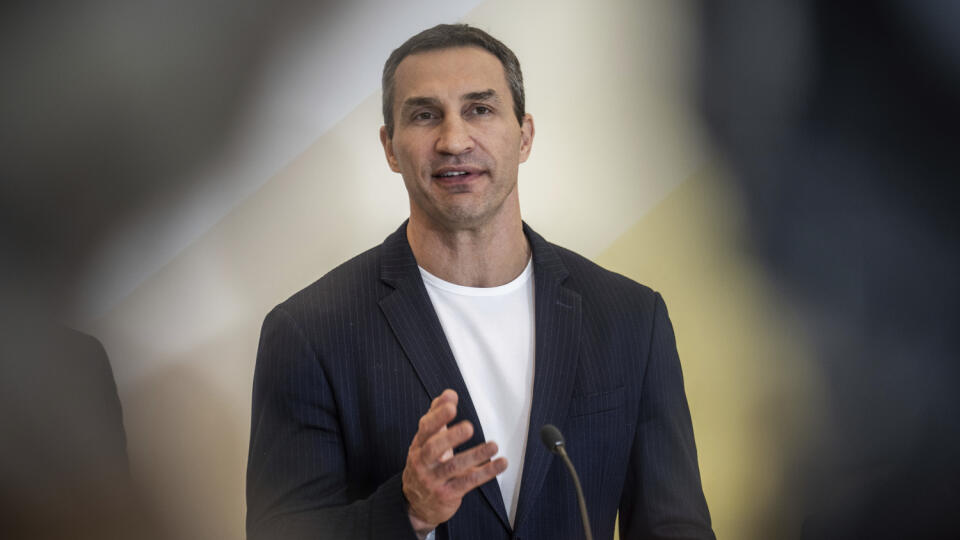 WA 43 Berlín - Vladimir Kličko, bývalý boxer a poradca svojho brata Vitalija Klička, starostu Kyjeva, informuje o súčasnej situácii na Ukrajine na tlačovej konferencii pred stretnutím so skupinou poslancov vládnej Slobodnej demokratickej strany (FDP) v Berlíne v utorok 29. novembra 2022. FOTO TASR/AP
Vladimir Klitschko, former boxer and advisor to his brother Vitali Klitschko, the mayor of Kiev, speaks about the current situation in Ukraine during a press statement prior to a meeting with the