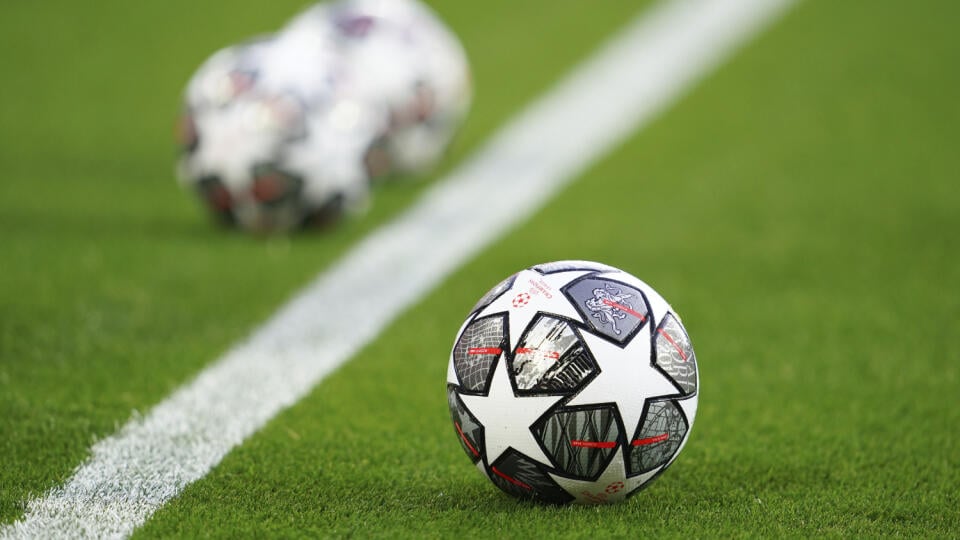 WA 38 Liverpool - Futbalové lopty pred odvetným zápasom štvrťfinále Ligy majstrov FC Liverpool - Real Madrid v Liverpoole v stredu 14. apríla 2021. FOTO TASR/AP

The Official UEFA Champions League match balls are on display ahead of the Champions League quarter final second leg soccer match between Liverpool and Real Madrid at Anfield stadium in Liverpool, England, Wednesday, April 14, 2021. (AP Photo/Jon Super)