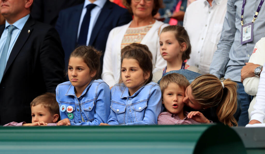 Po zápase sa na tribúne objavila celá rodinka Rogera Federera: okrem manželky teda aj chlapčenské a dievčenské dvojičky.