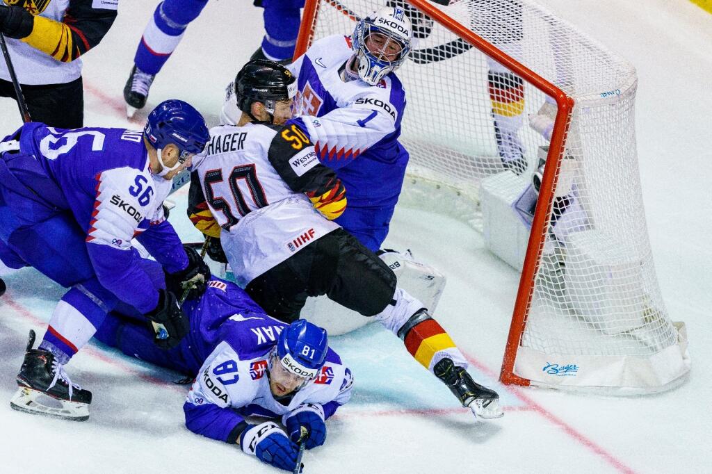 Legendárni útočníci Hossa a Pálffy o výkonoch Slovenska na MS: Mladí dravci sú veľkým prísľubom