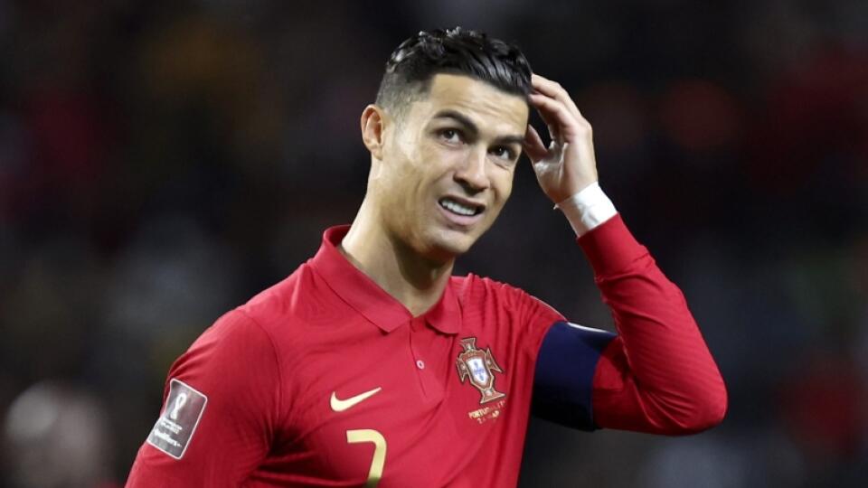 Portugalský futbalista Cristiano Ronaldo vynechá utorkový ligový zápas Manchestru United na pôde Liverpoolu.