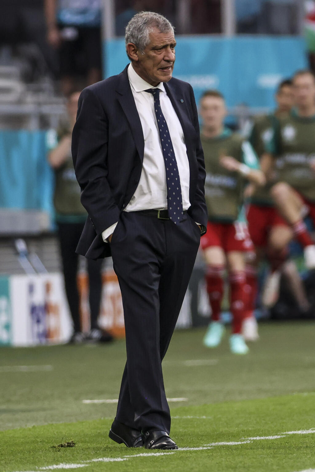 KK36 Budapešť - Na snímke tréner Portugalska Fernando Santos počas zápasu F-skupiny Maďarsko - Portugalsko na ME vo futbale 15. júna 2021 v Budapešti. FOTO TASR/AP
Portugal's manager Fernando Santos during the Euro 2020 soccer championship group F match between Hungary and Portugal at the Ferenc Puskas stadium in Budapest, Hungary, Tuesday, June 15, 2021. (Bernadett Szabo/Pool via AP)