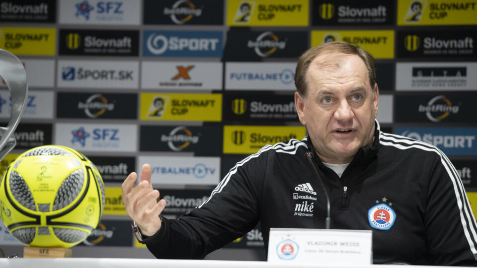 Na snímke tréner ŠK Slovan Bratislava Vladimír Weiss počas tlačovej konferencie pred finálovým zápasom Slovnaft Cup-u vo futbale medzi ŠK Slovan Bratislava a FC Spartak Trnava. V Bratislave 6. mája 2022. FOTO TASR - Pavel Neubauer