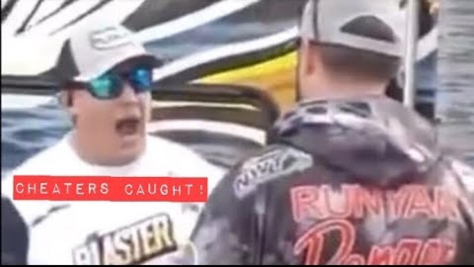 VIDEO Šéfovi súťaže sa nepozdávala výherná ryba: Keď ju rozrezal, prišli nadávky aj polícia!