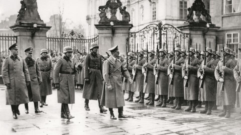 Marec 1939: Adolf Hitler na Pražskom hrade.