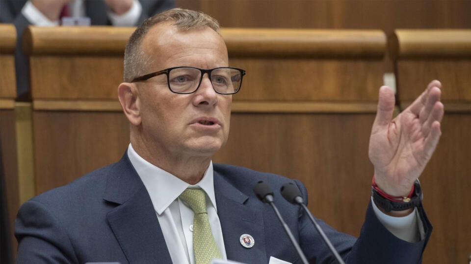 Na snímke predseda NRSR Boris Kollár (Sme rodina) pred hlasovaním o odvolaní ministra vnútra SR Romana Mikulca z funkcie, ktoré neschválili 1. decembra 2022 v Bratislave. FOTO TASR - Martin Baumann