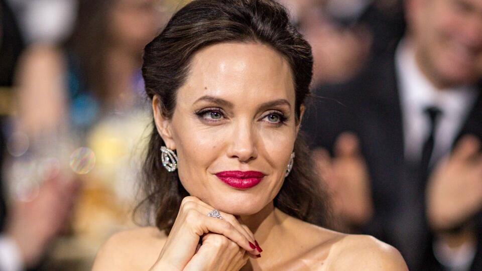 Herečka Angelina Jolie je majsterkou v plánovaní rodinného a profesionálneho života.