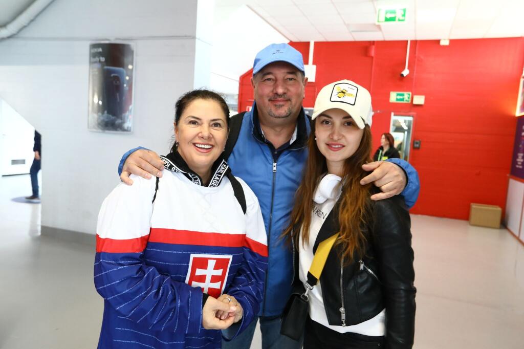 Medzi našimi fanúšikmi nechýbali ani celebritné mená. Do fínskej metropoly zavítali manželia Malachovskí aj s ich sexi dcérou.