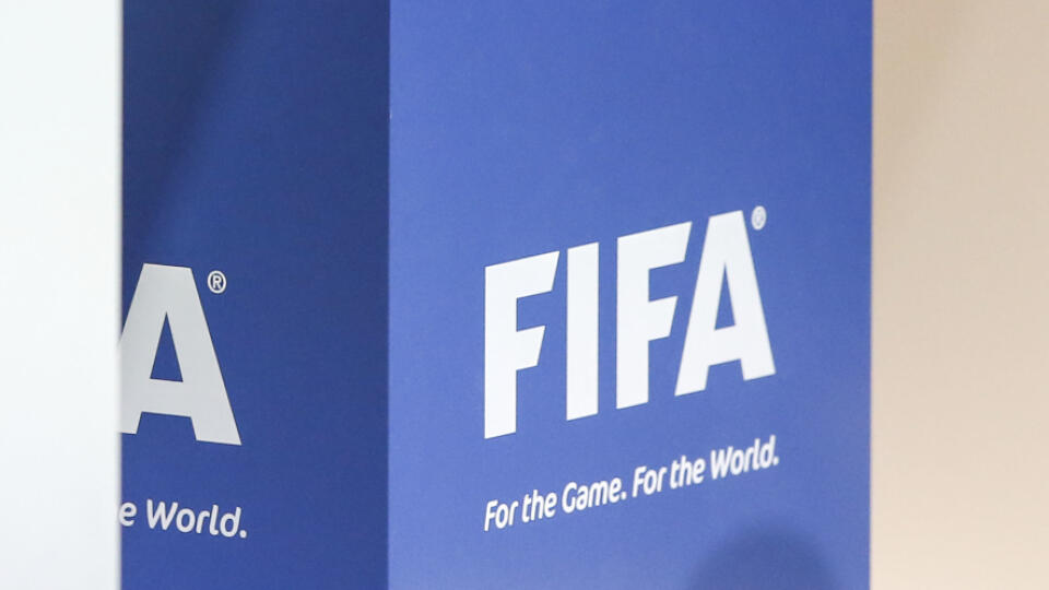 Medzinárodná futbalová federácia (FIFA) radikálne sprísnila tresty za rasizmus.