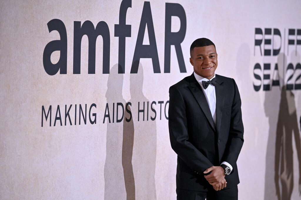 Mbappé sa nahodil do gala a navštívil Cannes