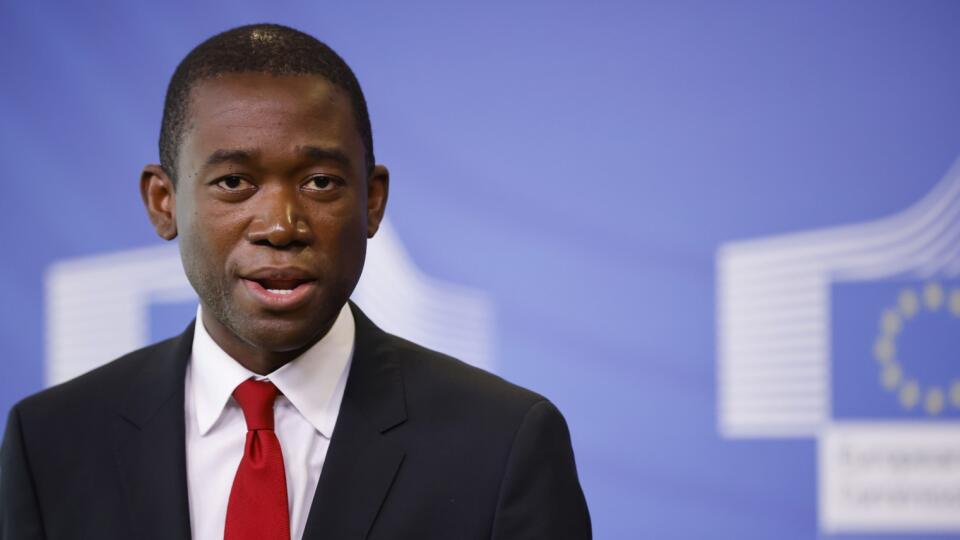 PK 15 Brusel - Na snímke námestník amerického ministra financií Wally Adeyemo sa prihovára počas tlačovej konferencie s eurokomisárkou pre finančnú politiku Mairead McGuinnessovou v sídle Európskej únie v Bruseli v utorok 29. marca 2022. FOTO TASR/AP
U.S. Deputy Secretary of the Treasury Wally Adeyemo speaks during a joint media conference with European Commissionner for Financial services Mairead McGuinness at EU headquarters in Brussels, Tuesday, March 29, 2022. (Johanna Geron, Pool Photo via