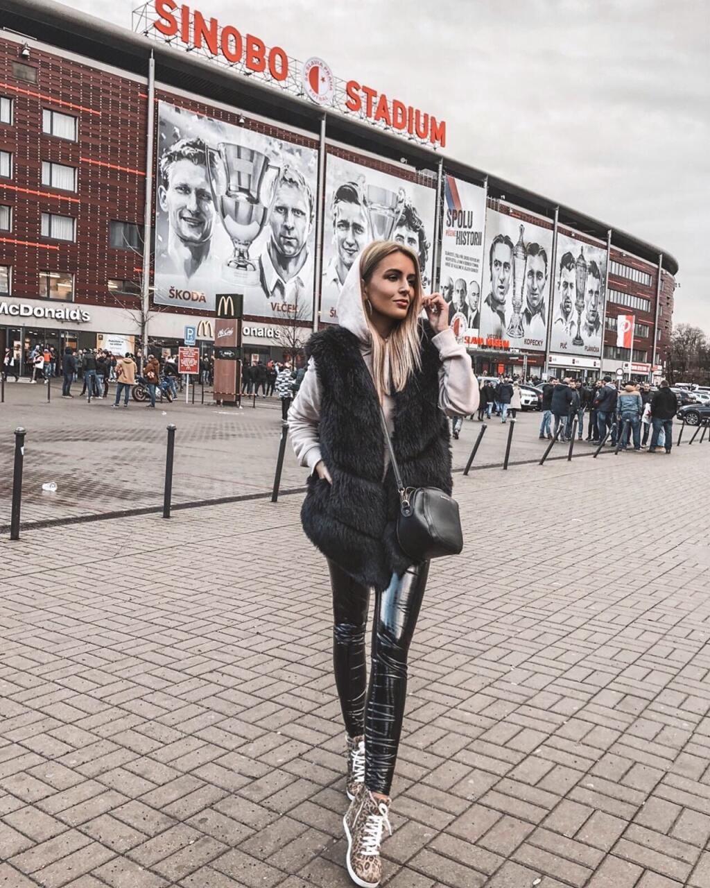 Úspešná športová vlogerka Šárka Peková sa tentokrát pozrela na veľké derby v čeksje Fortuna:lige medzi Slaviou Praha a Banik Ostrava.