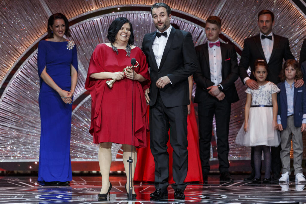 Na snímke herci zo seriálu Oteckova počas priameho prenosu z galavečera OTO 2019.